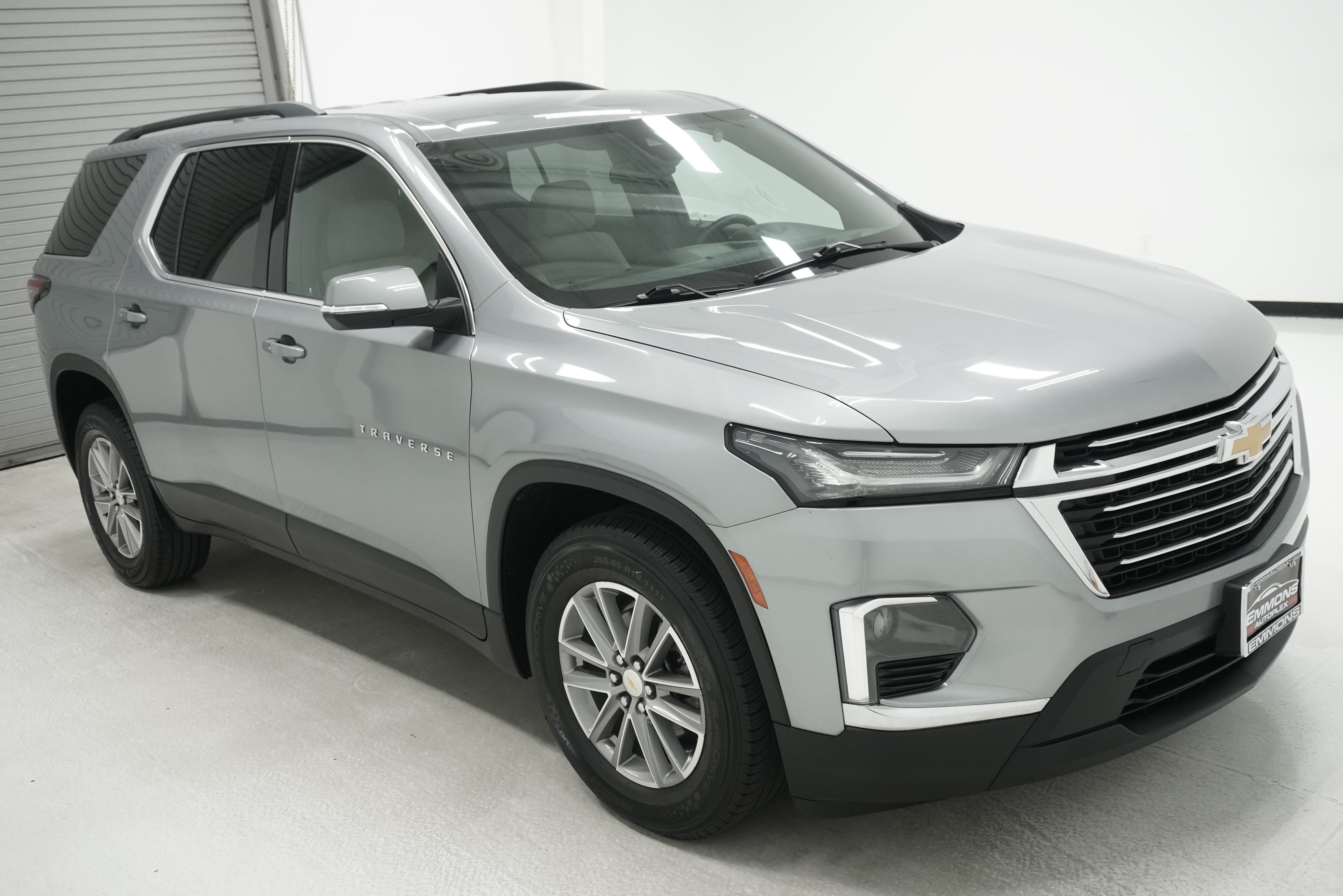 Used 2023 Chevrolet Traverse LT w/ LPO, Cargo Package AWD/4WD image 3