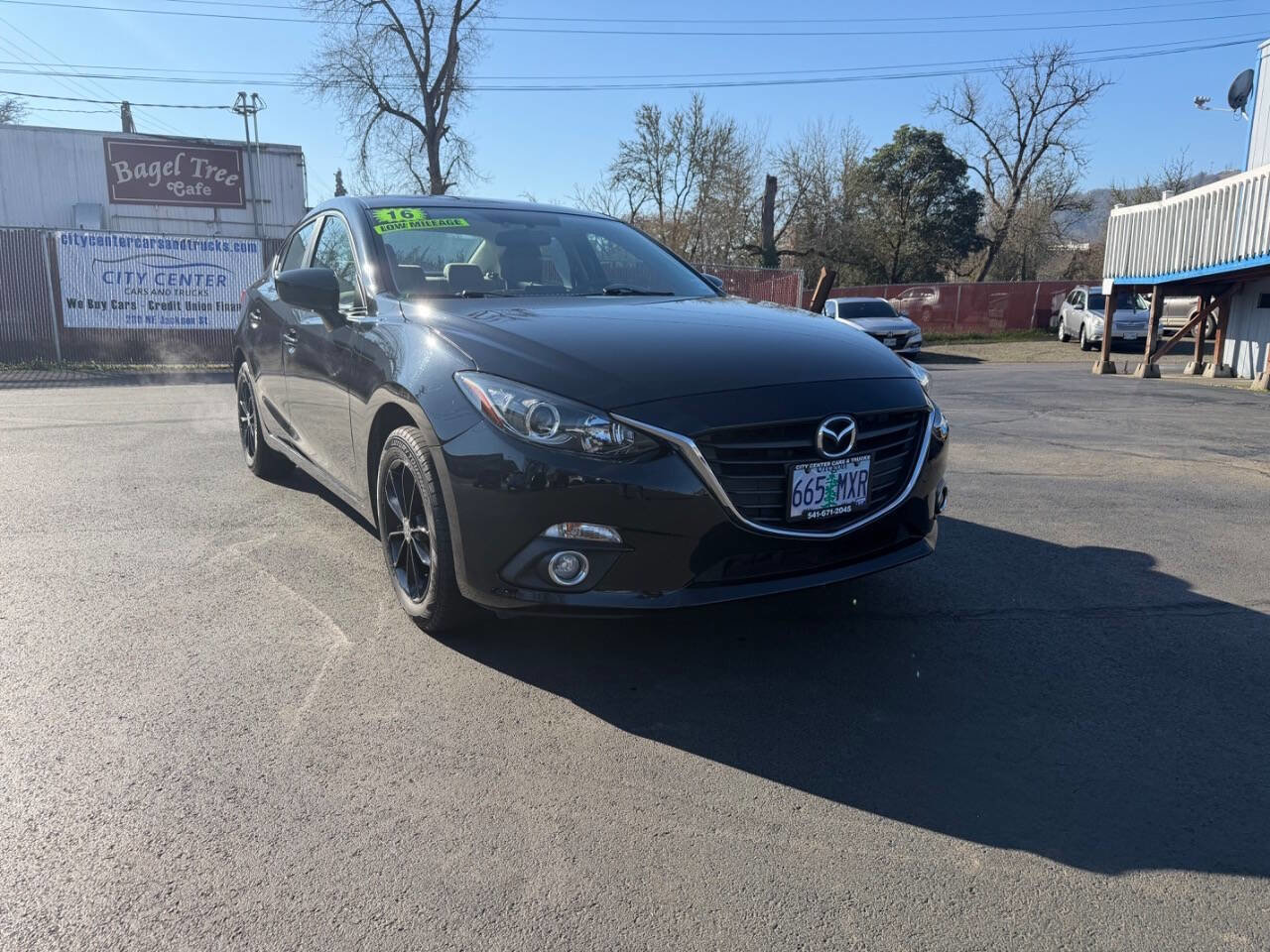 Used 2016 MAZDA MAZDA3 i Sport w/ Preferred Equipment Package image 2