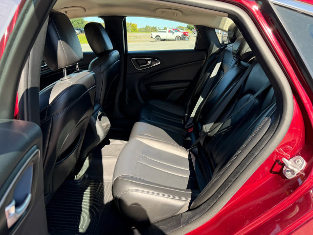 Used 2016 Chrysler 200 Limited Platinum FWD image 10