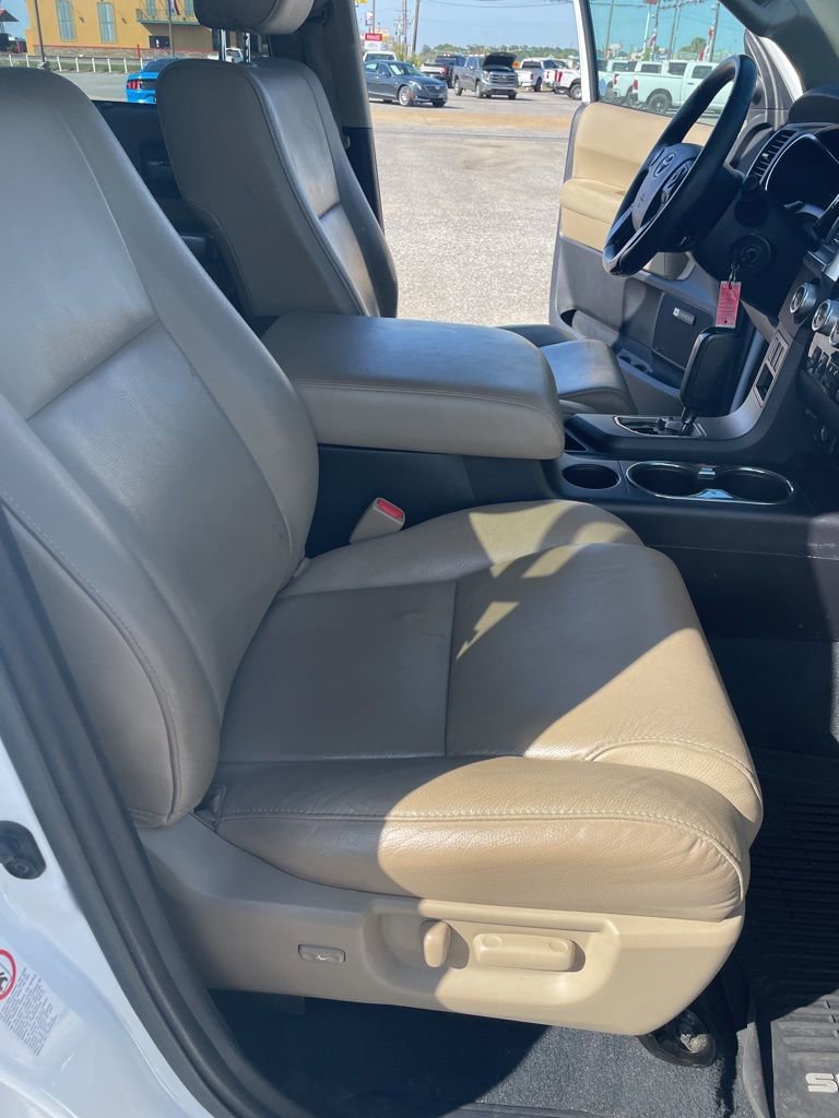 Used 2019 Toyota Sequoia Limited w/ Safety & Convenience Package image 14