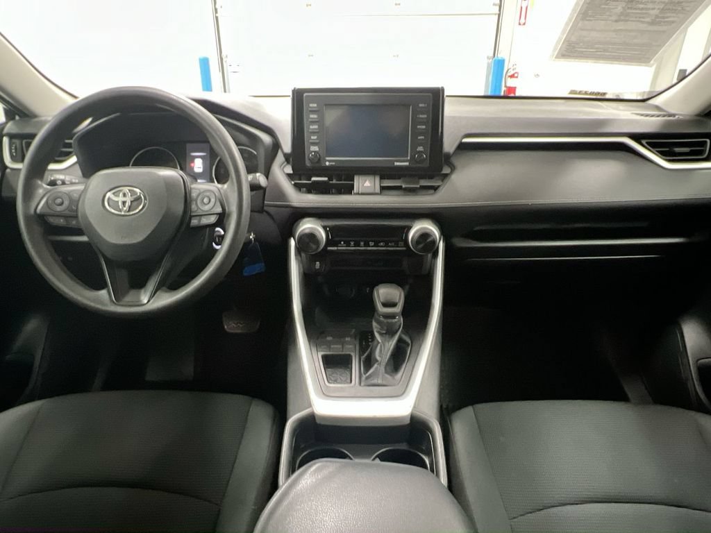 Used 2021 Toyota RAV4 LE FWD image 10