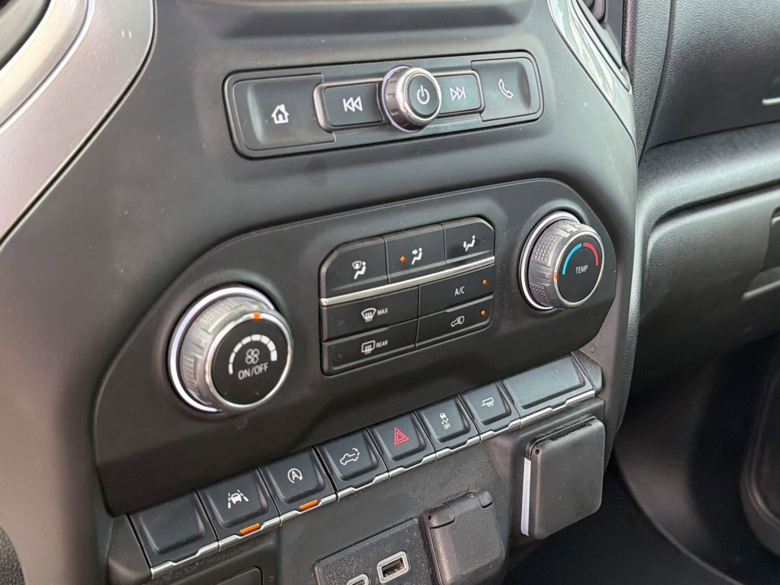 Certified 2025 Chevrolet Silverado 1500 Custom w/ LPO, Dark Essentials Package RWD image 18
