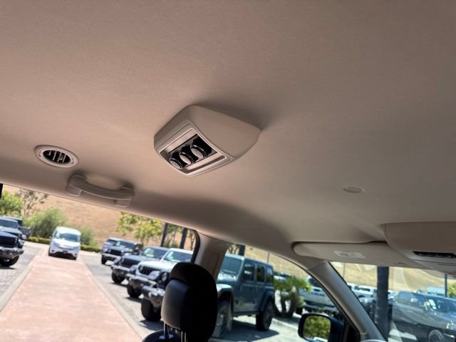 Used 2016 Dodge Grand Caravan SXT FWD image 23