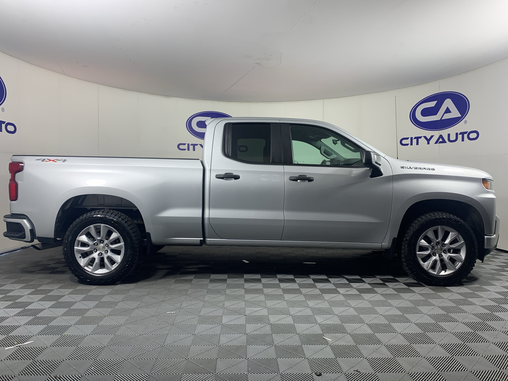 Used 2022 Chevrolet Silverado 1500 Custom AWD/4WD image 2