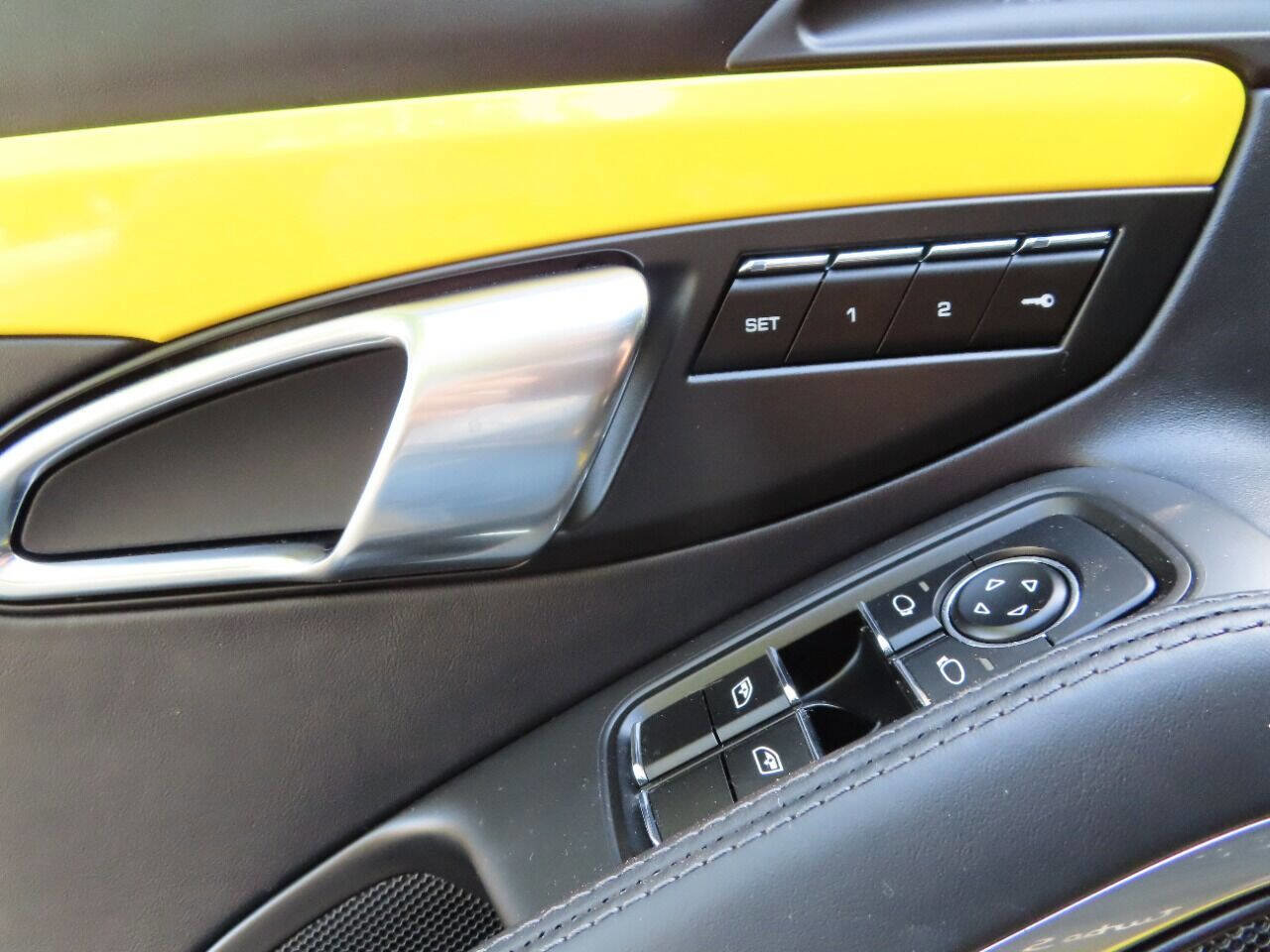 Used 2015 Porsche 911 Turbo S image 22