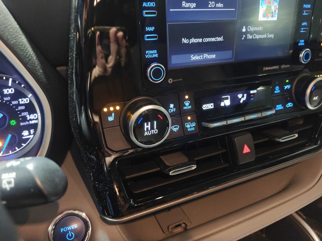 Used 2022 Toyota Highlander XLE image 9
