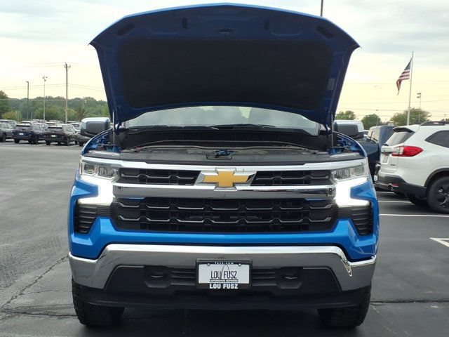 Used 2025 Chevrolet Silverado 1500 LT AWD/4WD image 29