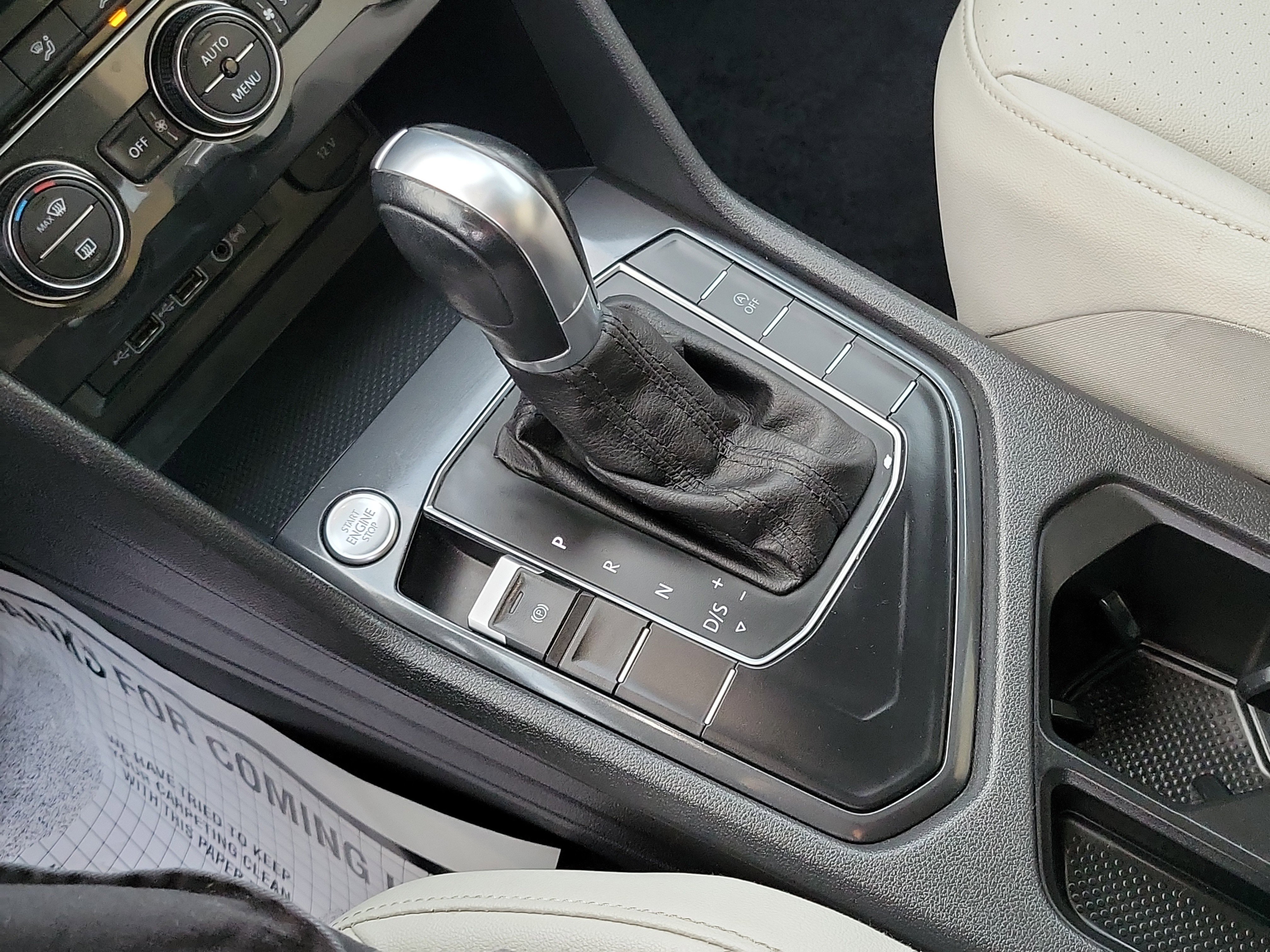 Used 2019 Volkswagen Tiguan SE w/ Panoramic Sunroof Package FWD image 16