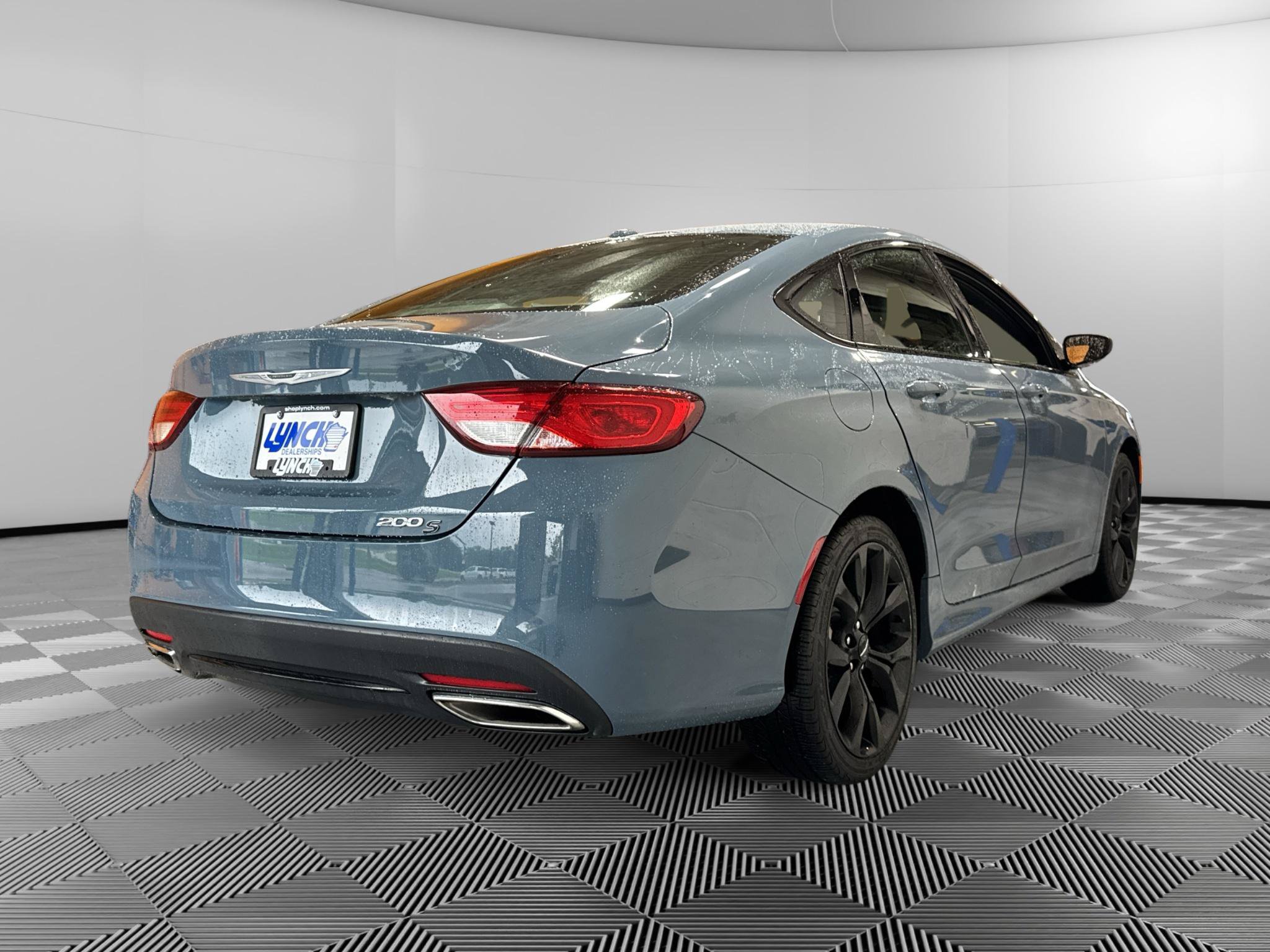 Used 2015 Chrysler 200 S FWD image 5