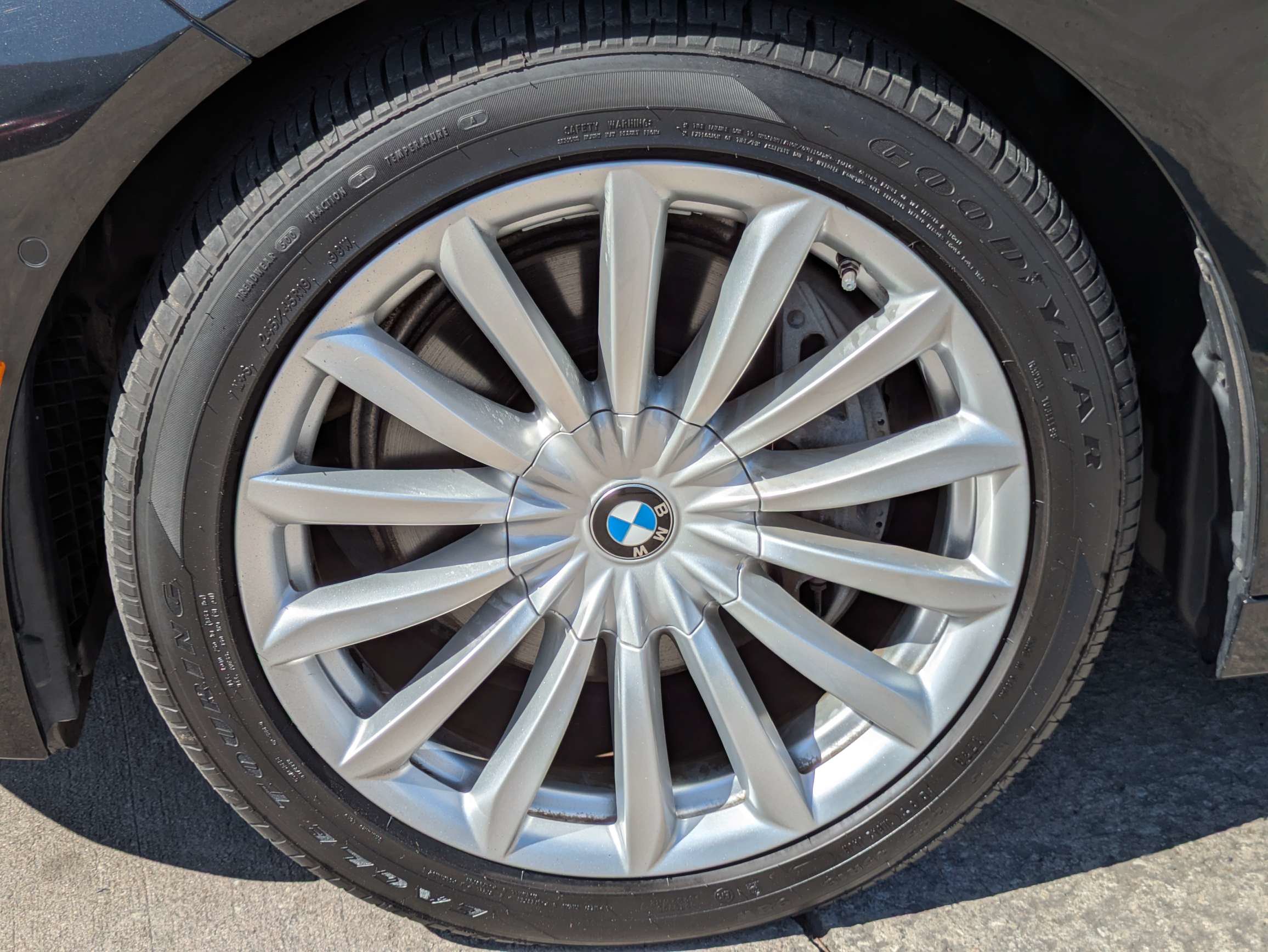 Used 2020 BMW 740i w/ Premium Package RWD image 30