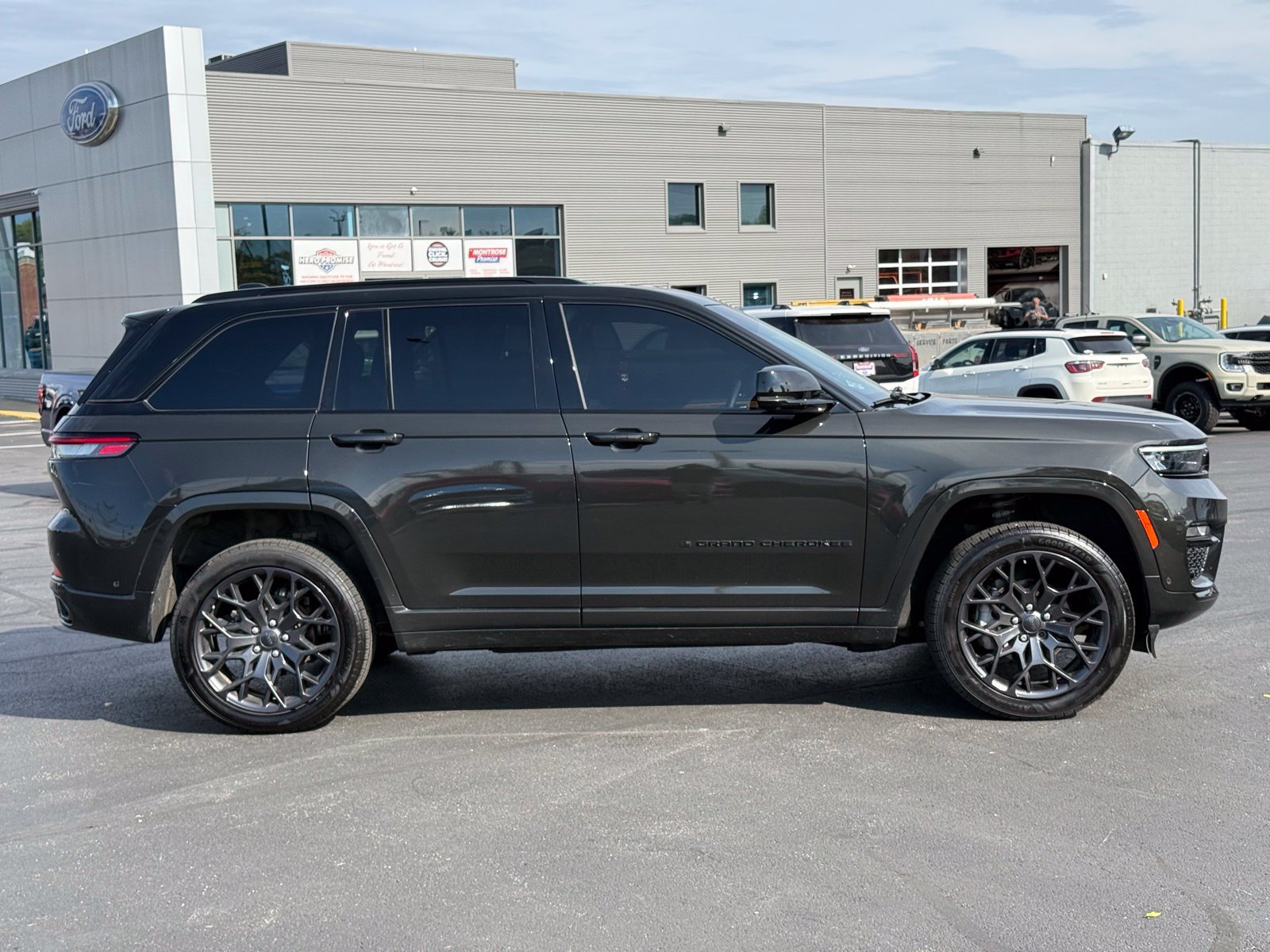 Certified 2024 Jeep Grand Cherokee Summit AWD/4WD image 7