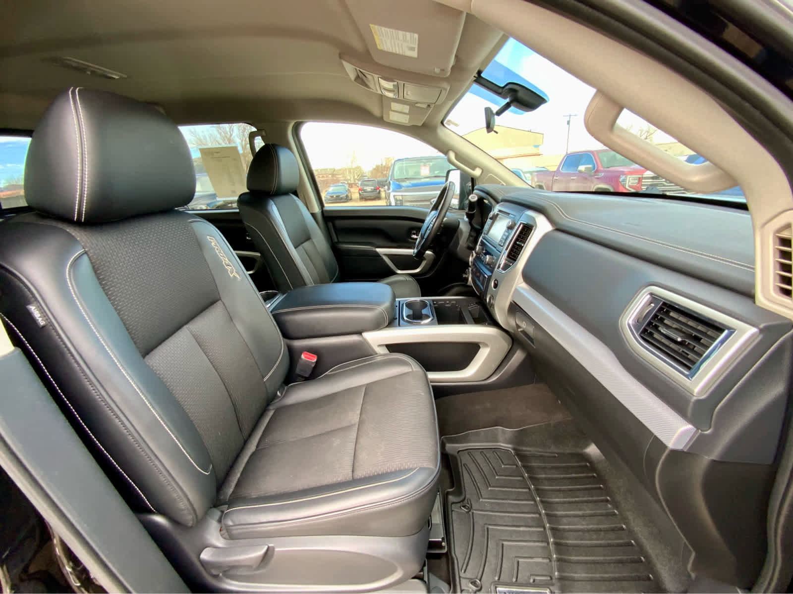 Used 2018 Nissan Titan PRO-4X image 26