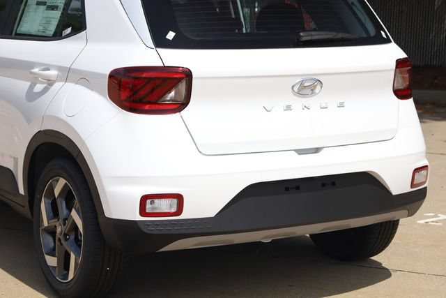 New 2026 Hyundai Venue SEL FWD image 6
