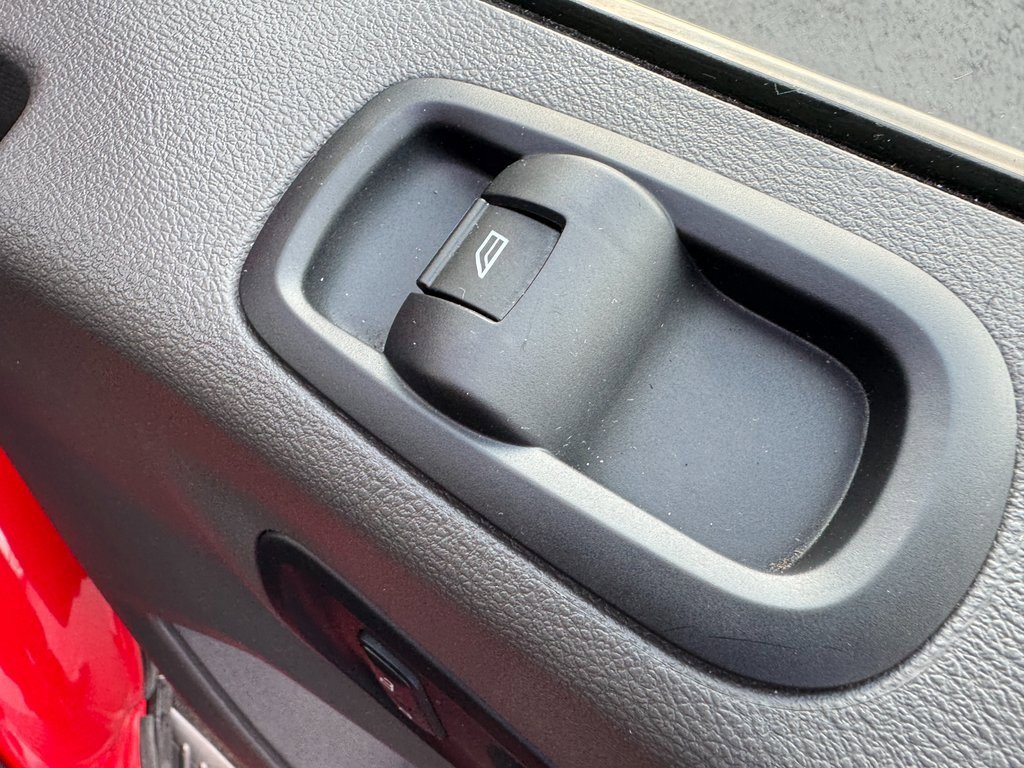 Used 2020 Ford Transit 150 Low Roof AWD image 29