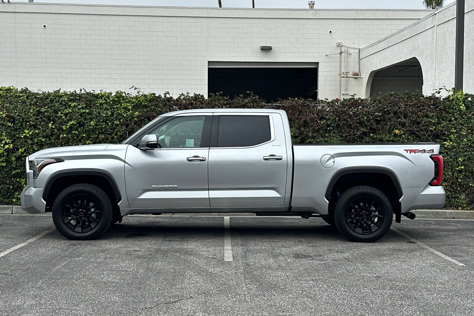 Used 2022 Toyota Tundra Limited w/ TRD Off-Road Package image 7