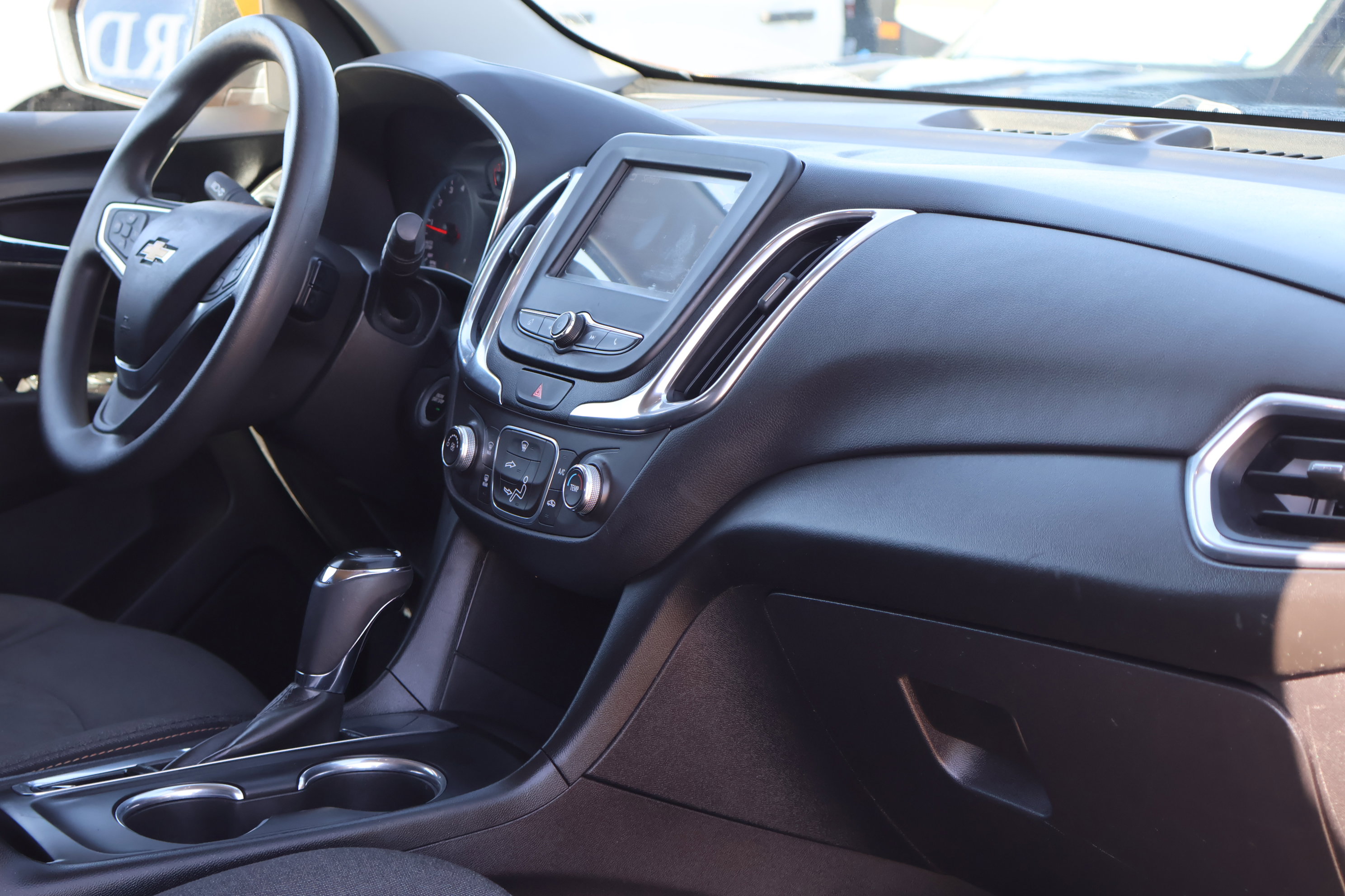 Used 2018 Chevrolet Equinox LT image 36