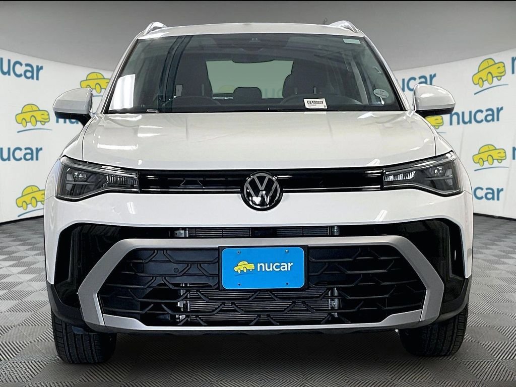 Used 2025 Volkswagen Taos SE AWD/4WD image 2