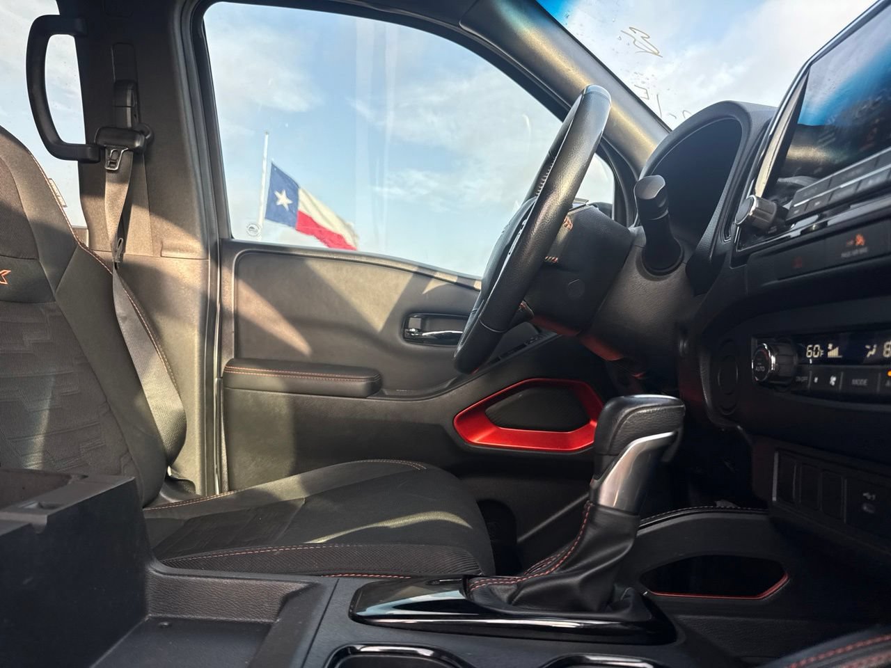 Used 2022 Nissan Frontier Pro-X RWD image 25