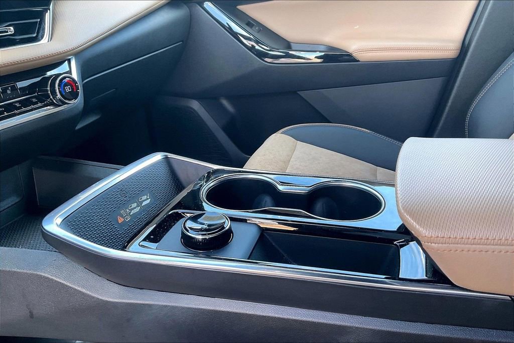 Used 2025 Chevrolet Equinox ACTIV w/ Safety and Technology Package image 21