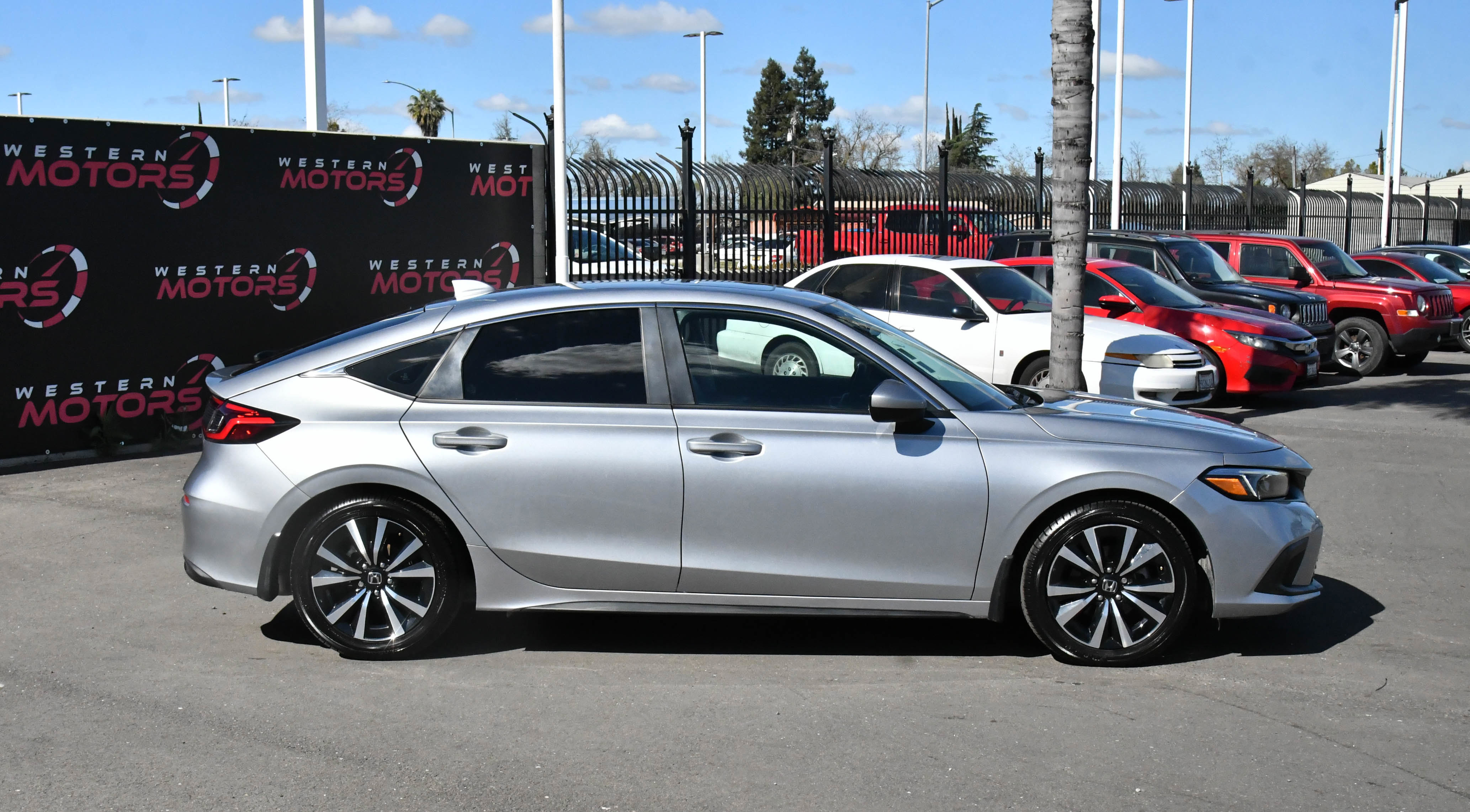 Used 2024 Honda Civic EX-L image 9