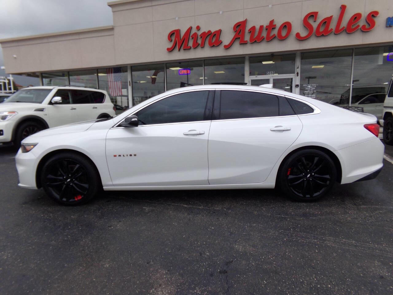 Used 2018 Chevrolet Malibu LT w/ Redline Edition image 11