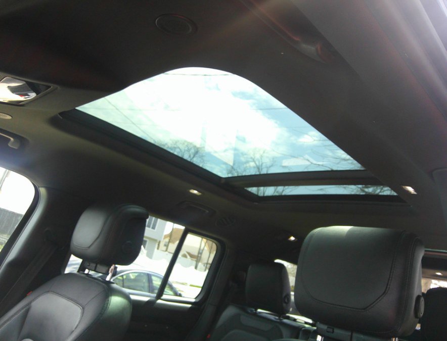 Used 2023 Land Rover Defender 130 X-Dynamic SE image 39