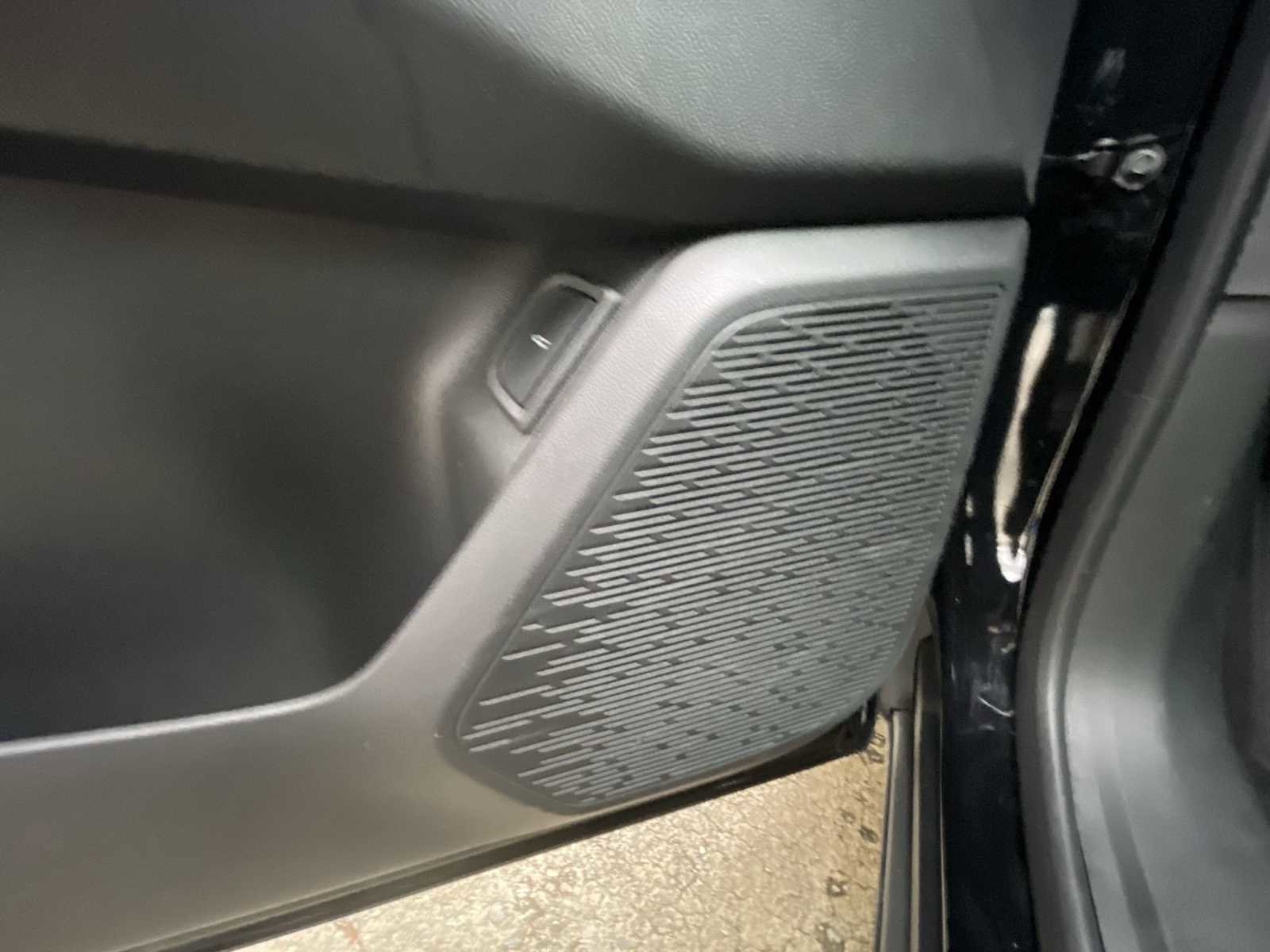 Used 2025 Chevrolet Equinox ACTIV w/ Safety and Technology Package image 24