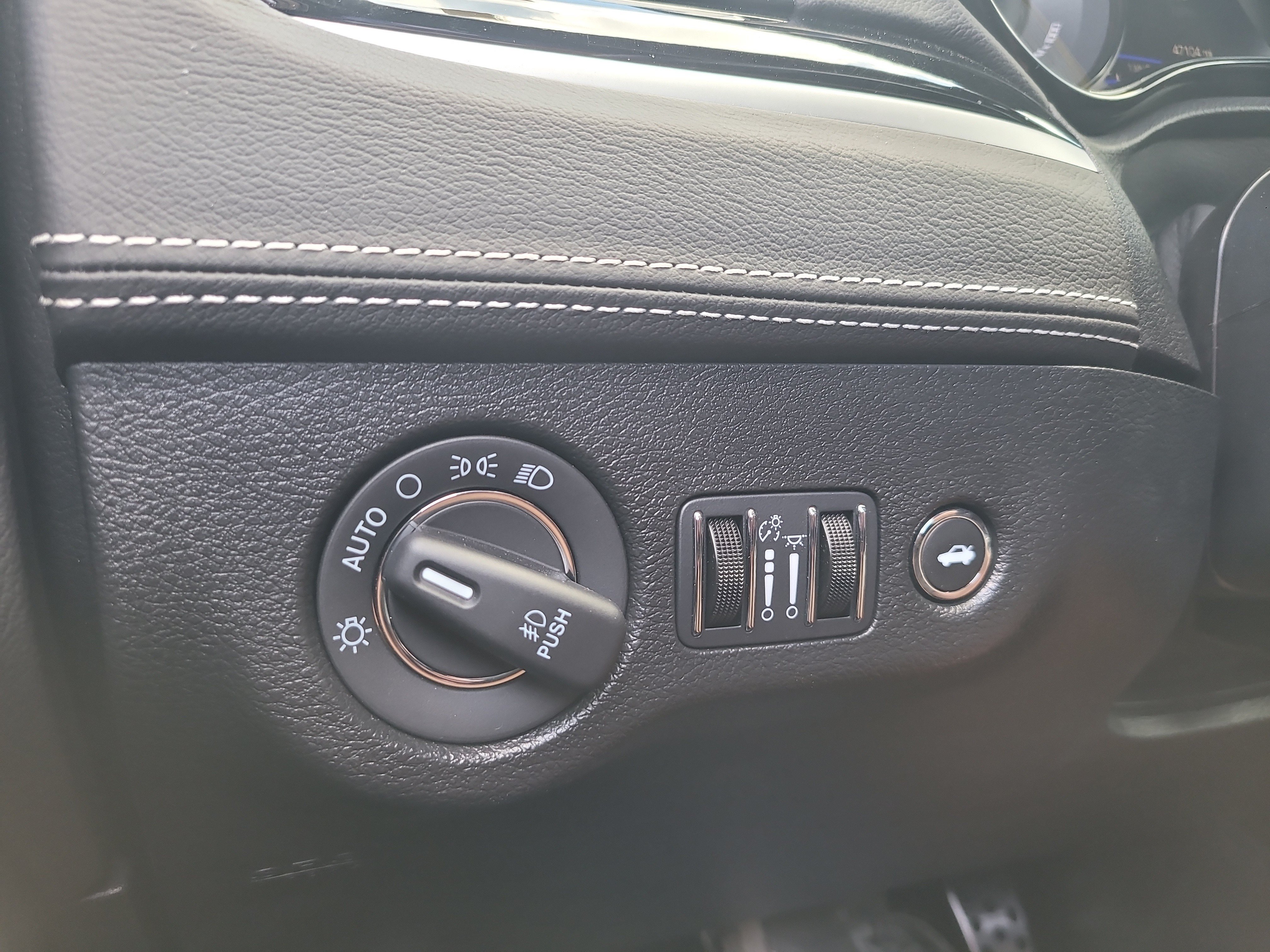 Used 2023 Chrysler 300 C RWD image 34