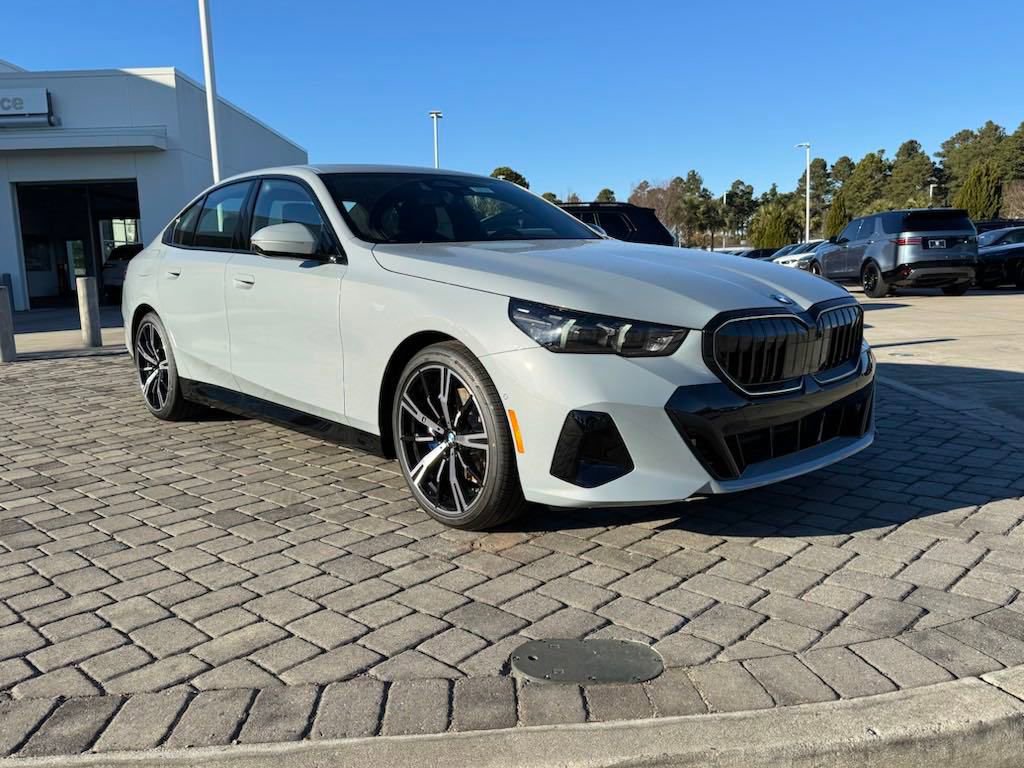 Used 2025 BMW 530i 530i w/ M Sport Package image 7