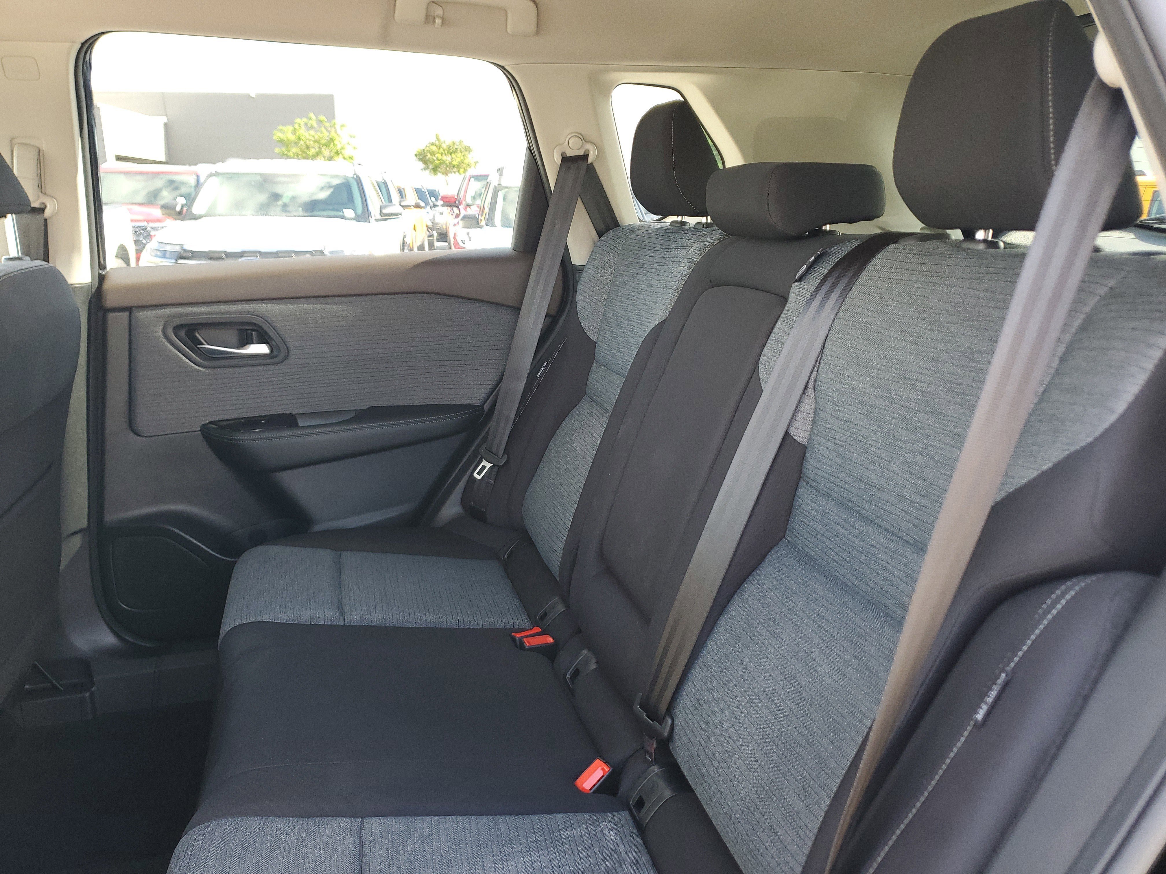 Used 2022 Nissan Rogue SV image 20