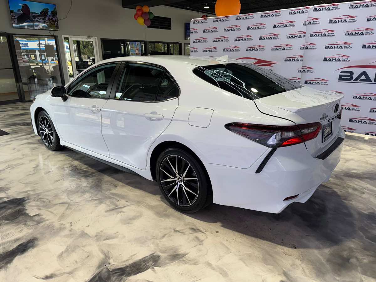 Used 2022 Toyota Camry SE FWD image 8