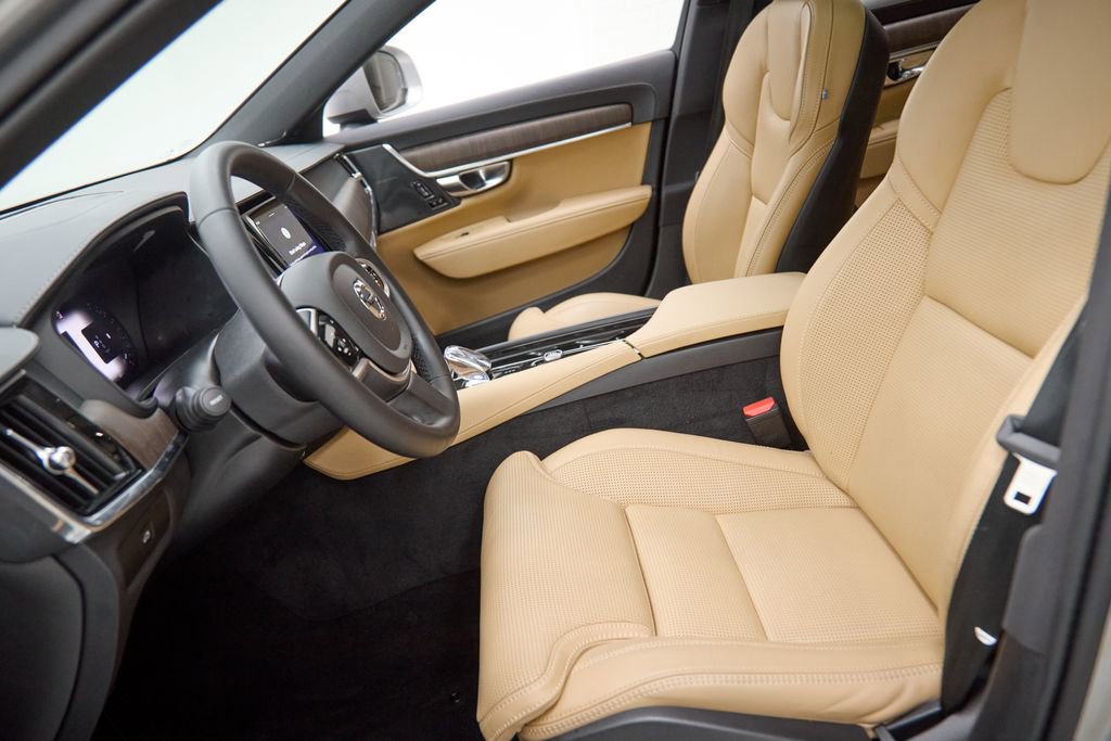Certified 2025 Volvo V90 B6 Cross Country Ultra AWD/4WD image 19