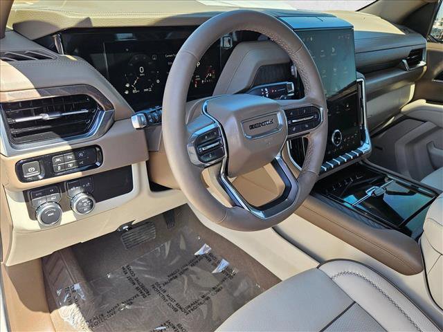 Used 2025 GMC Yukon Denali w/ LPO, Illumination Package AWD/4WD image 10