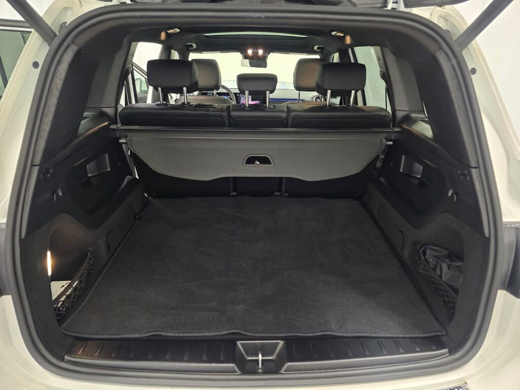 Used 2025 Mercedes-Benz GLB 250 4MATIC image 11