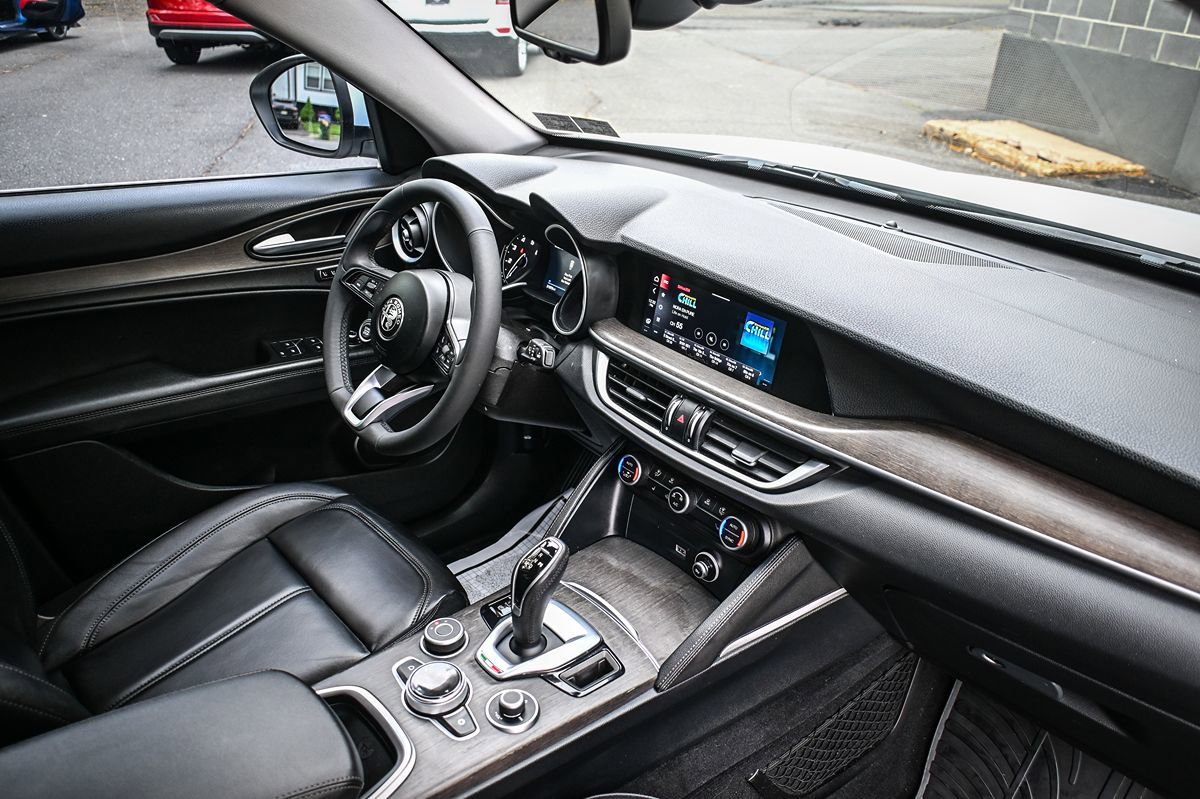 Used 2021 Alfa Romeo Stelvio Ti AWD/4WD image 18