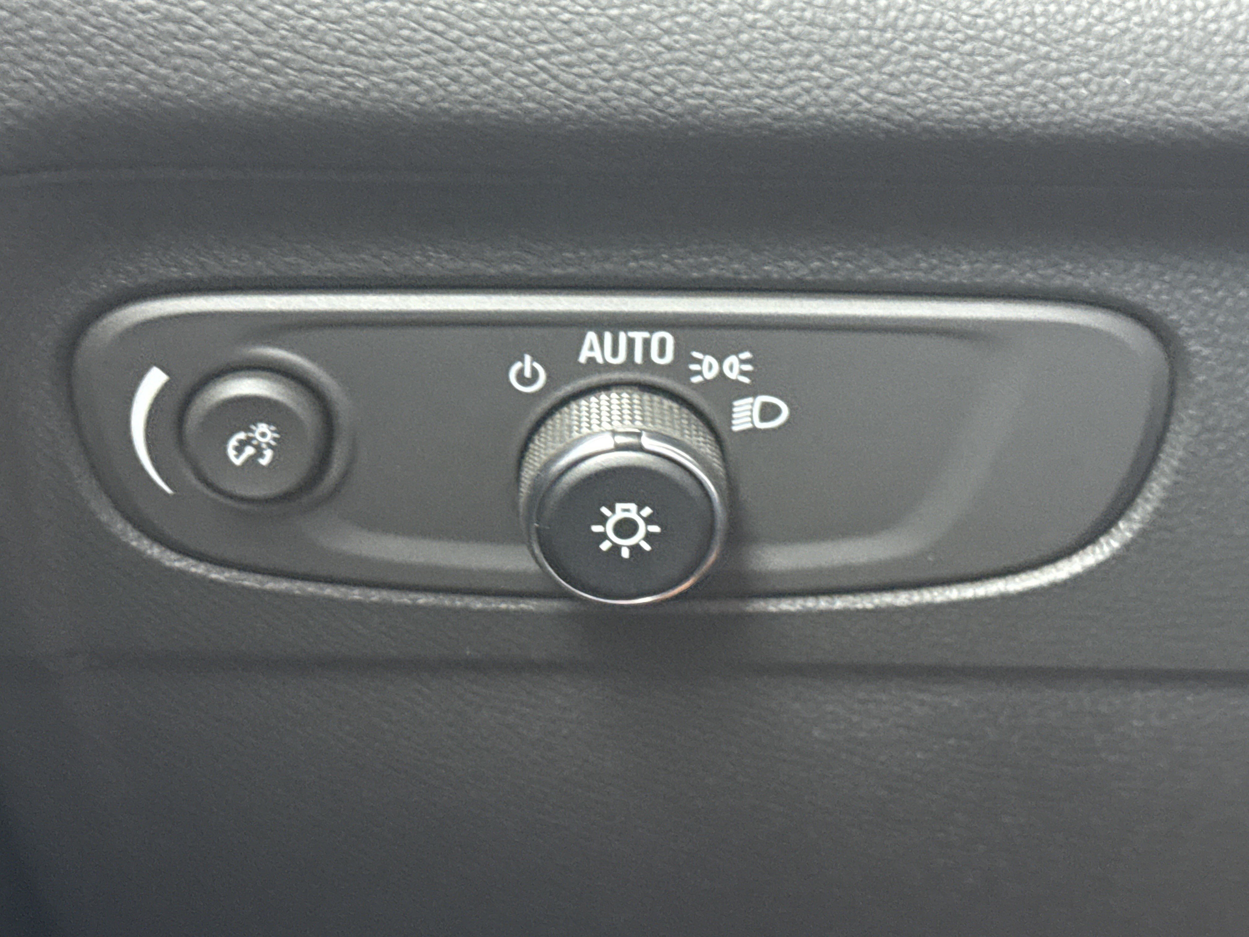 Used 2023 Buick Envision Preferred w/ Sport Touring Package AWD/4WD image 15