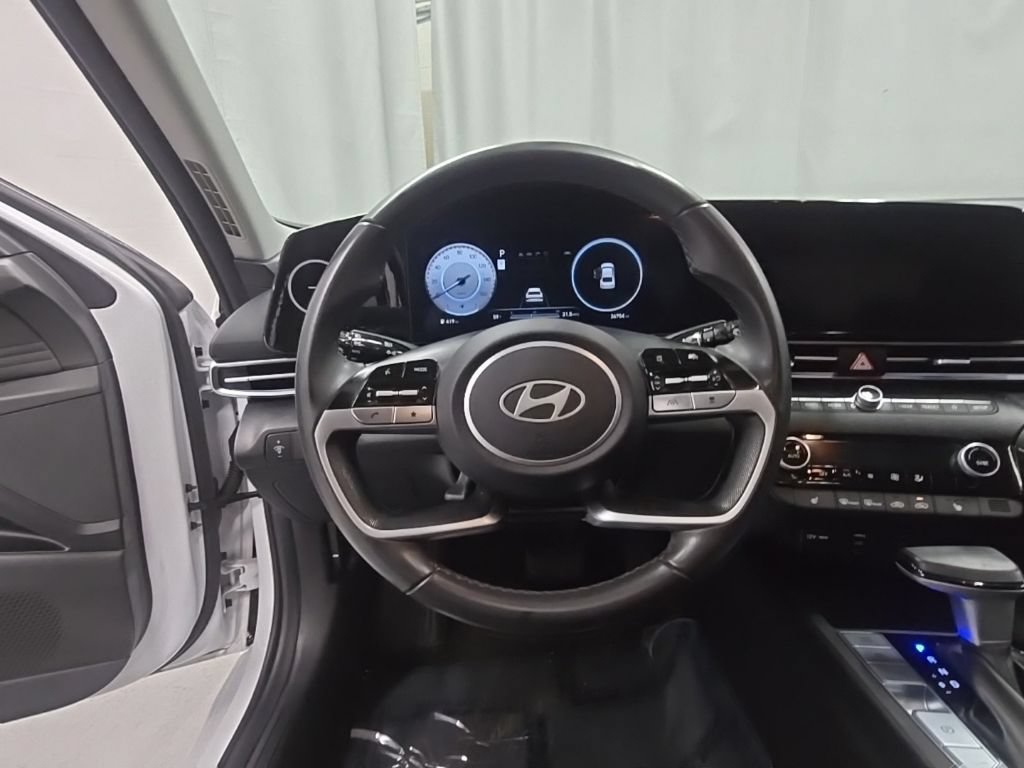 Used 2025 Hyundai Elantra SEL FWD image 39