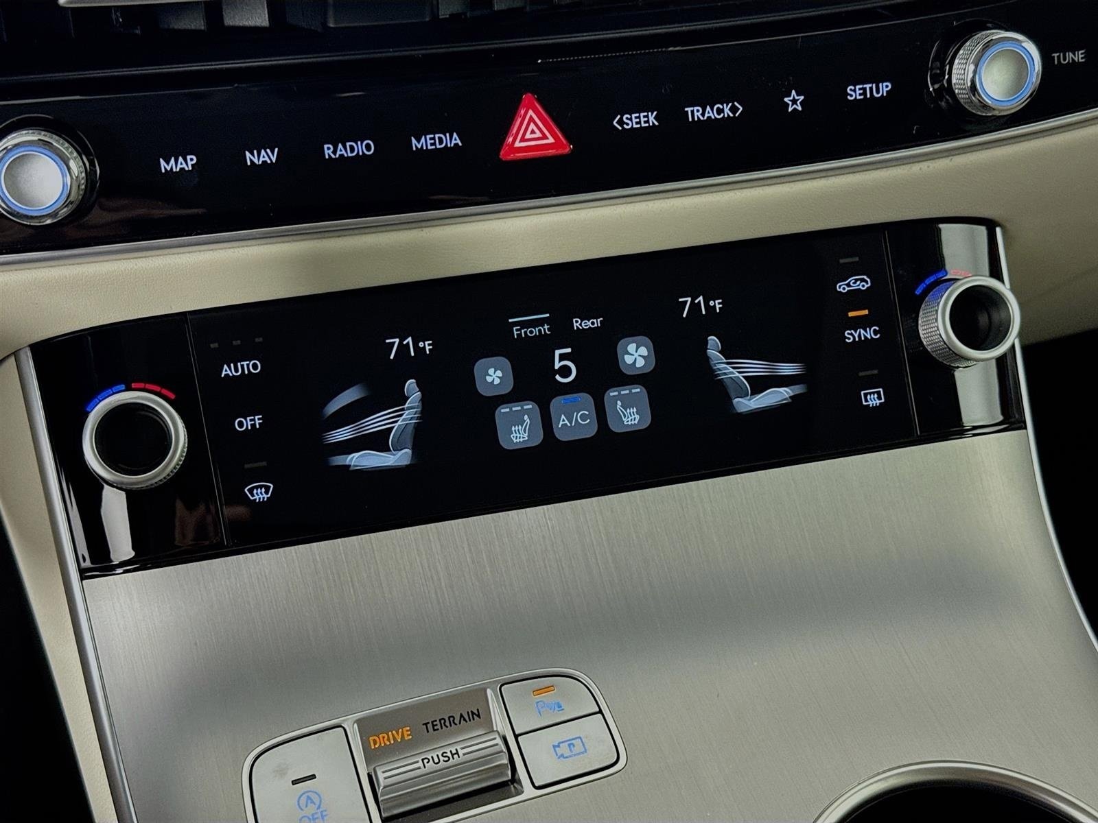 New 2026 Genesis GV70 2.5T Select image 18
