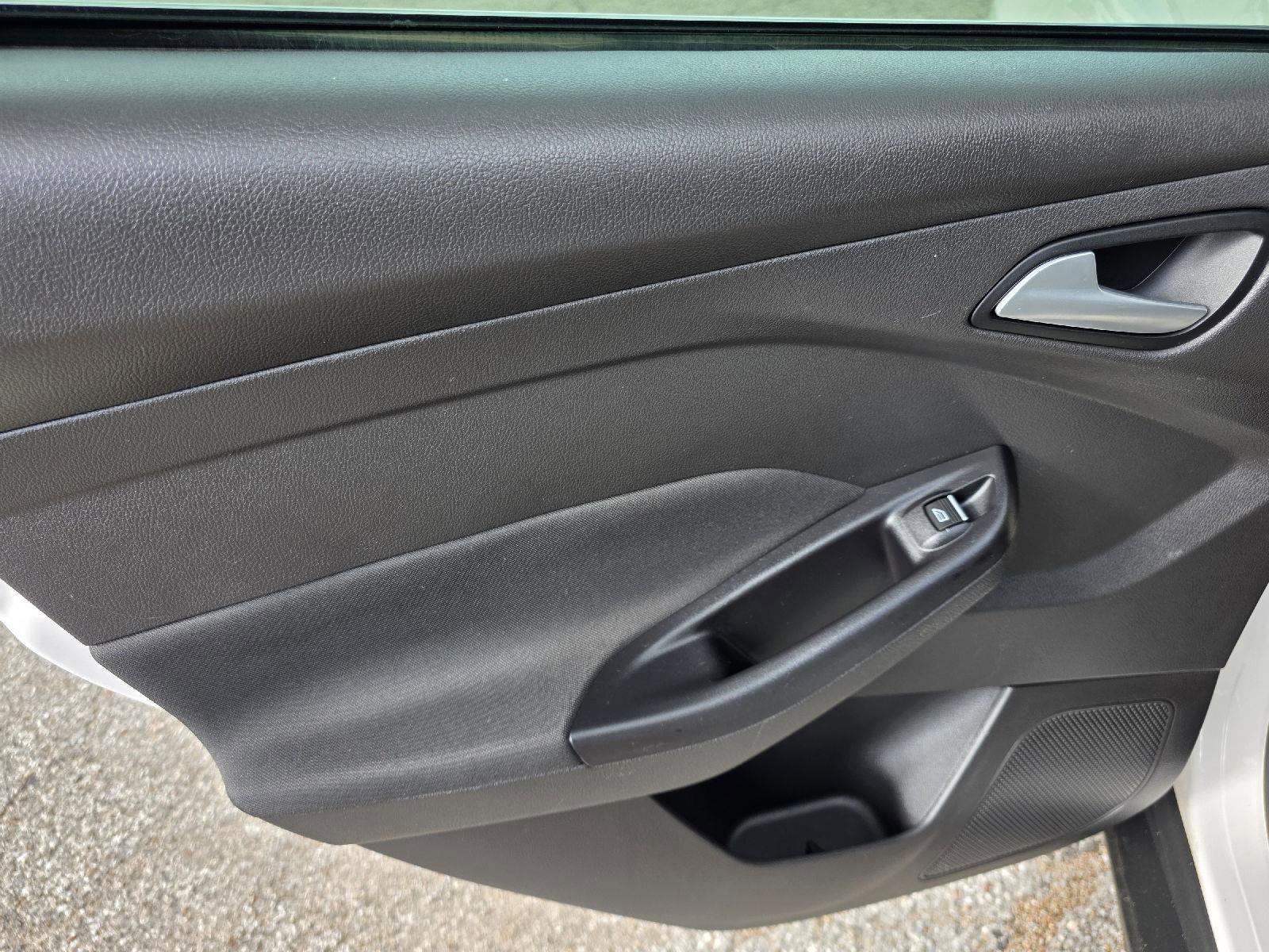 Used 2018 Ford Focus Titanium FWD image 33