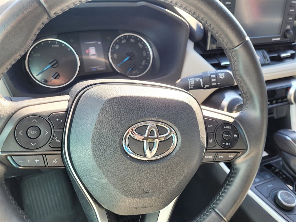 Used 2022 Toyota RAV4 XLE Premium image 8