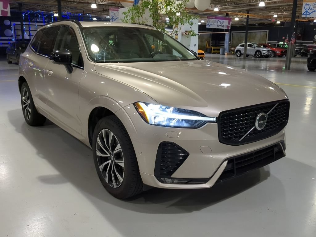 Used 2024 Volvo XC60 B5 Plus w/ Protection Package Premier AWD/4WD image 5