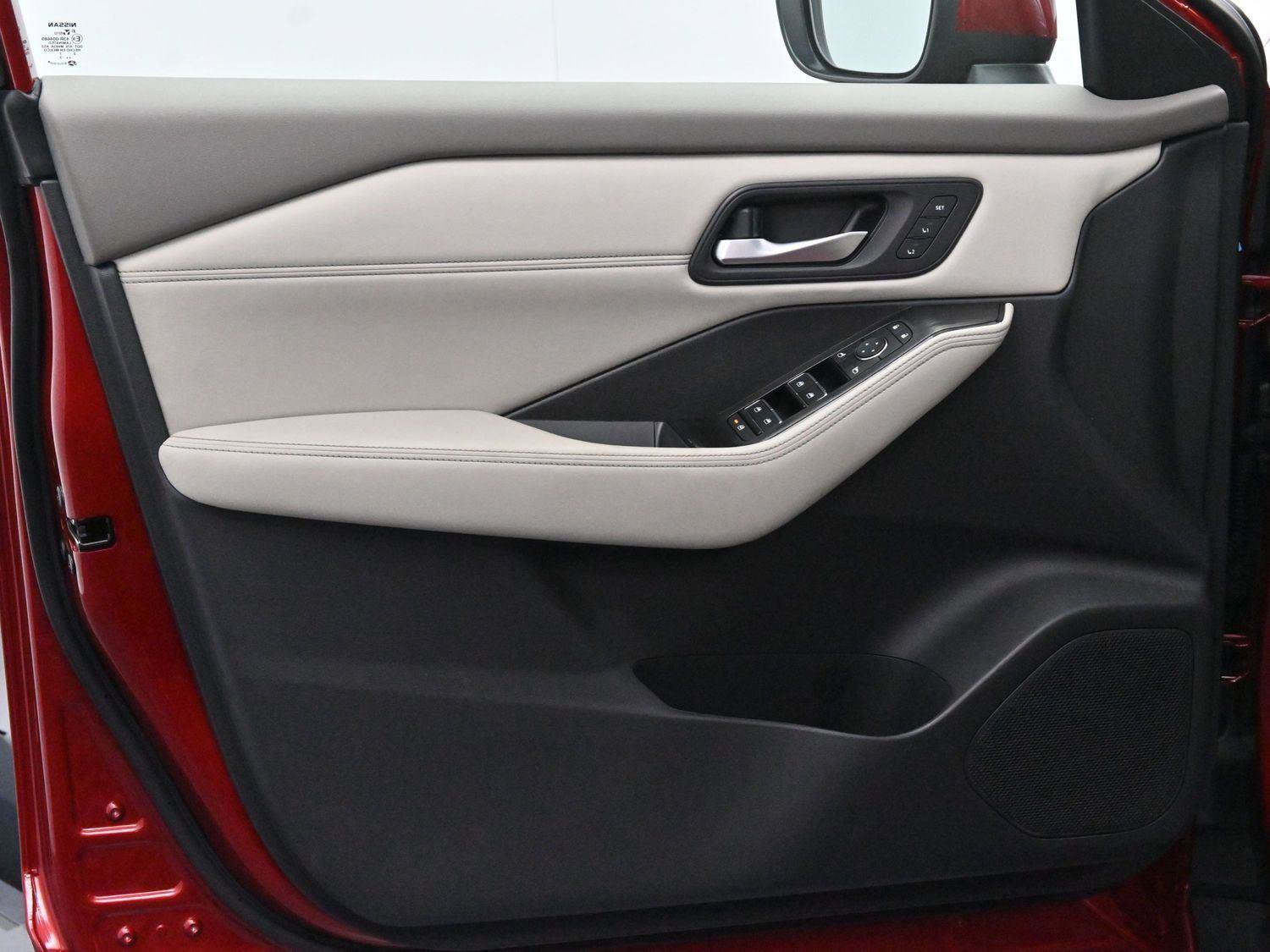 Used 2022 Nissan Rogue SL w/ SL Premium Package image 11