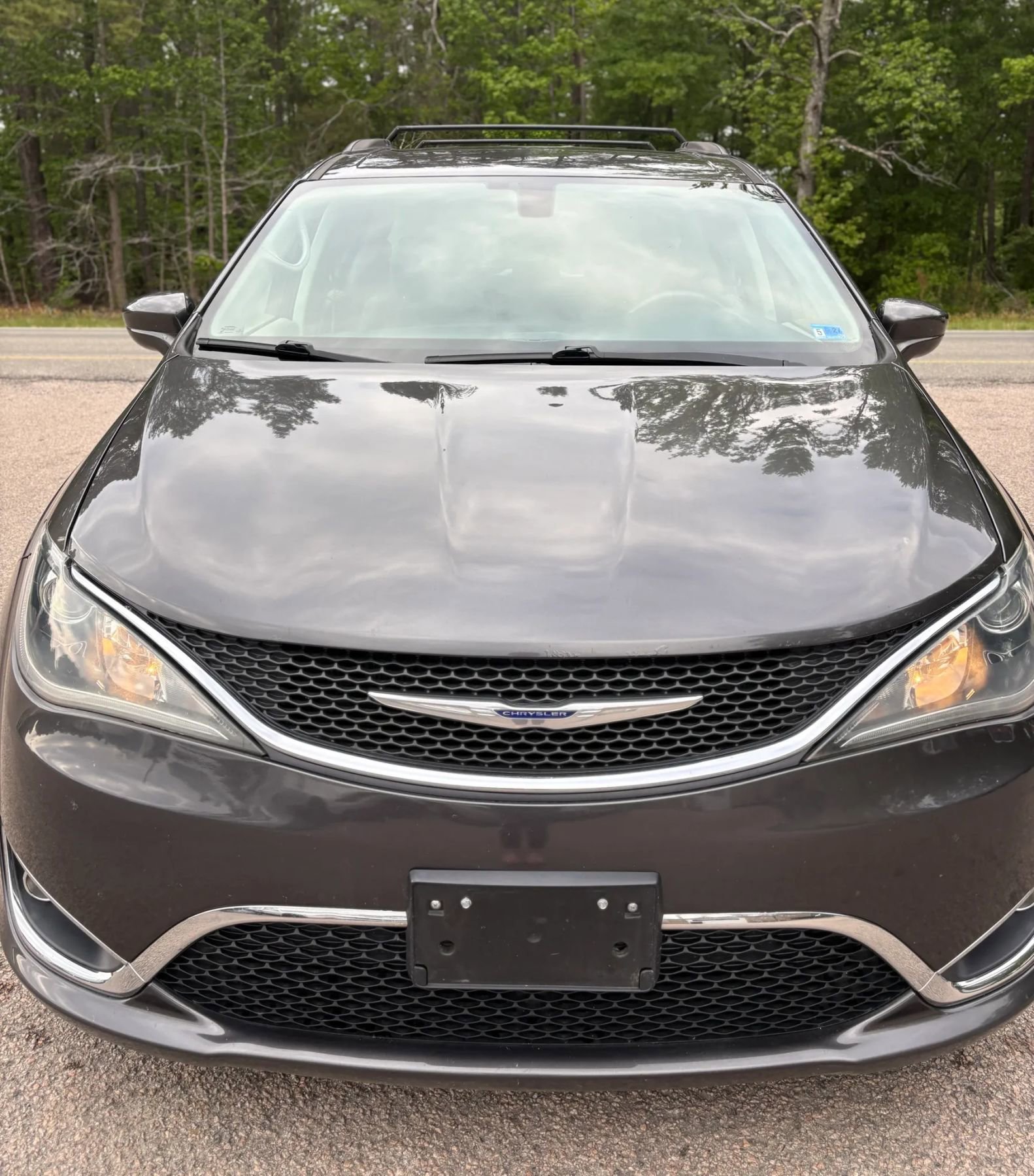 Used 2017 Chrysler Pacifica Touring-L w/ Tire & Wheel Group FWD image 9