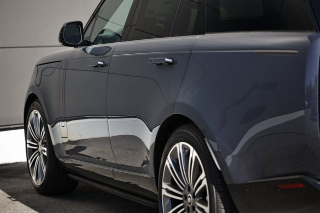 New 2025 Land Rover Range Rover SE image 12