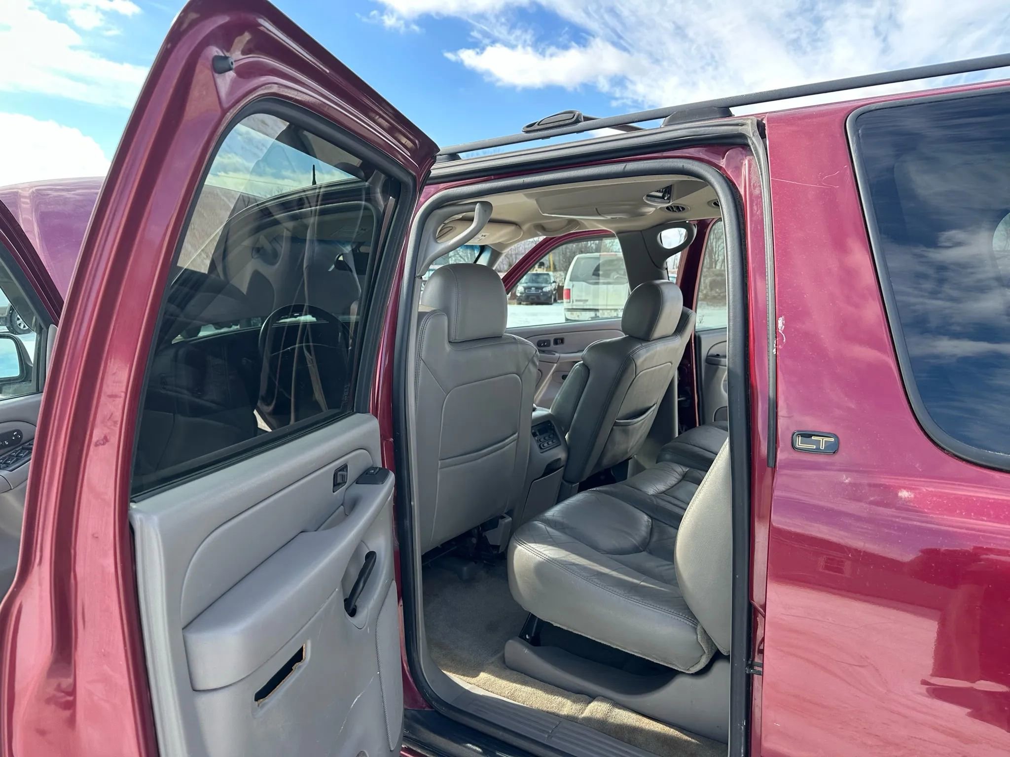 Used 2004 Chevrolet Suburban LT w/ Preferred Equipment Group image 11