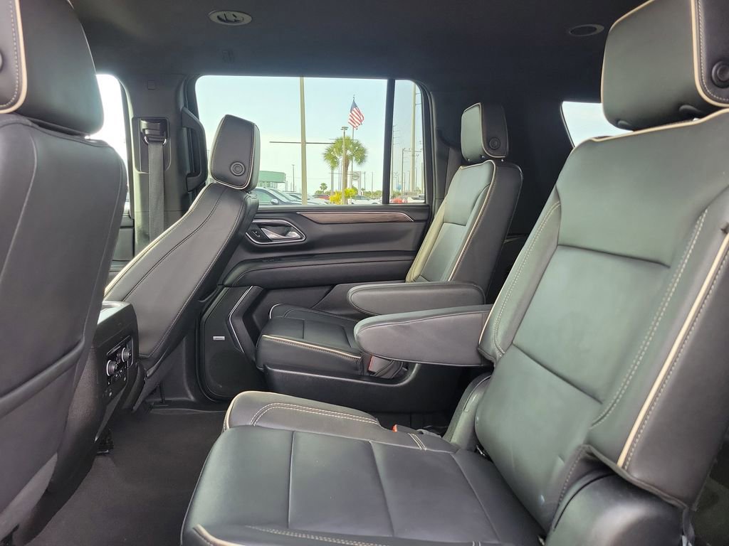 Used 2023 Chevrolet Suburban Premier image 18