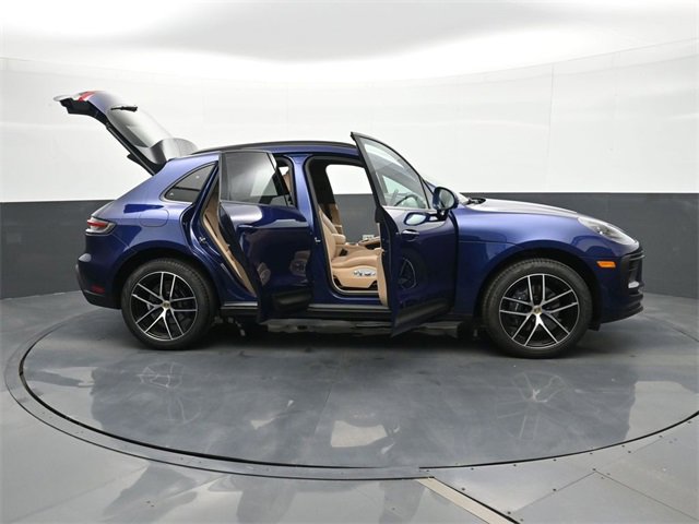Used 2025 Porsche Macan image 34