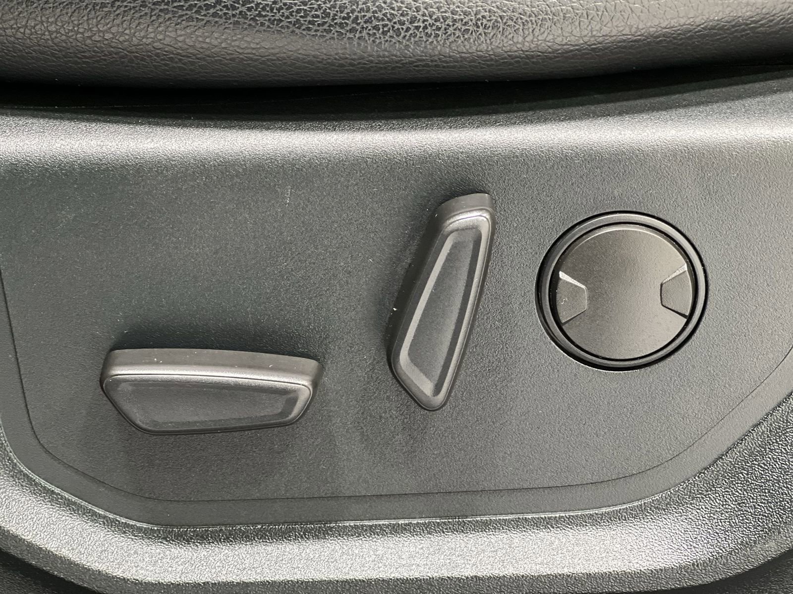 Used 2020 Ford F350 Lariat w/ Lariat Ultimate Package image 12