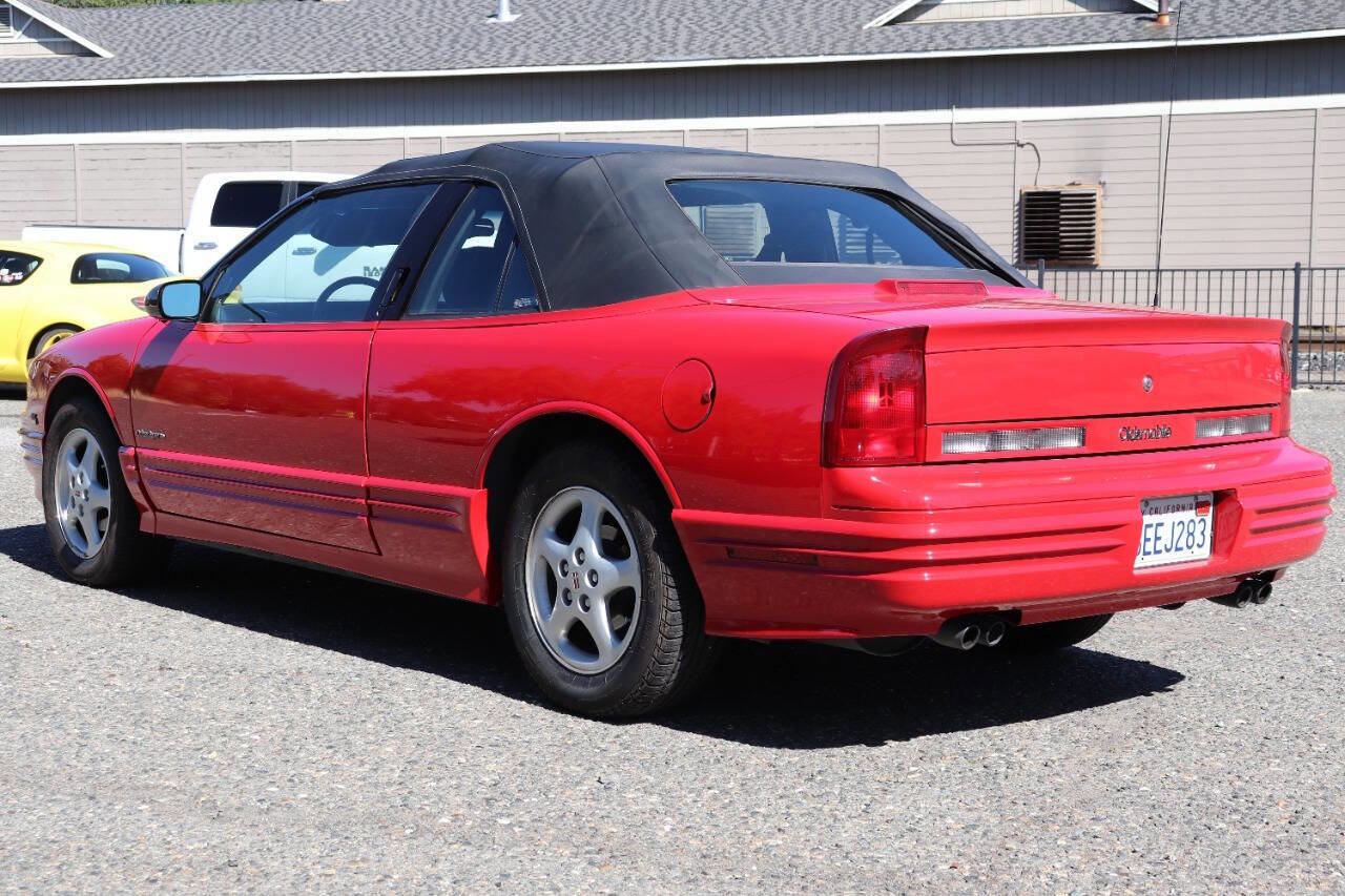 Used 1993 Oldsmobile Cutlass Supreme Convertible image 16