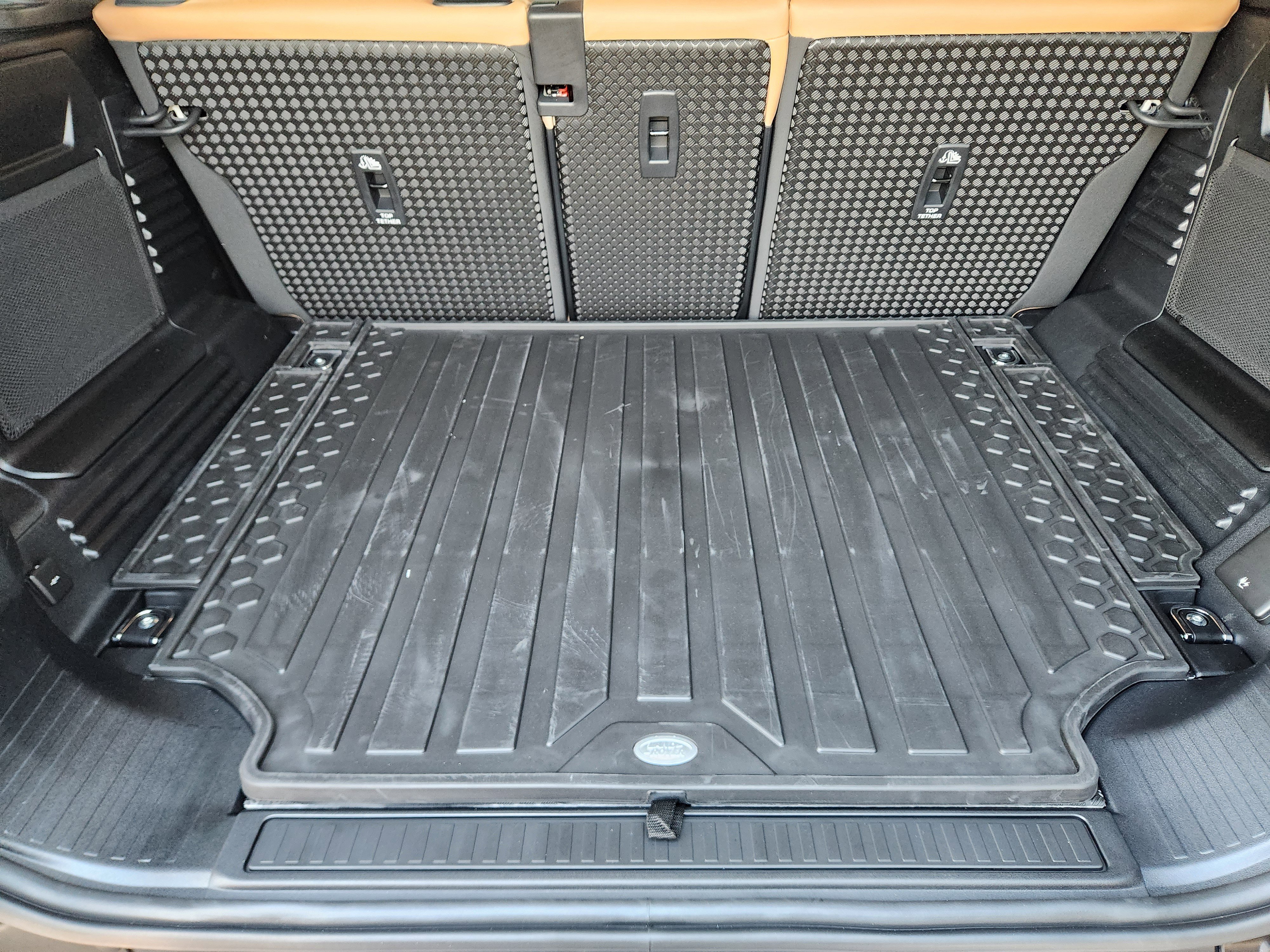 New 2026 Land Rover Defender 110 X-Dynamic SE image 33
